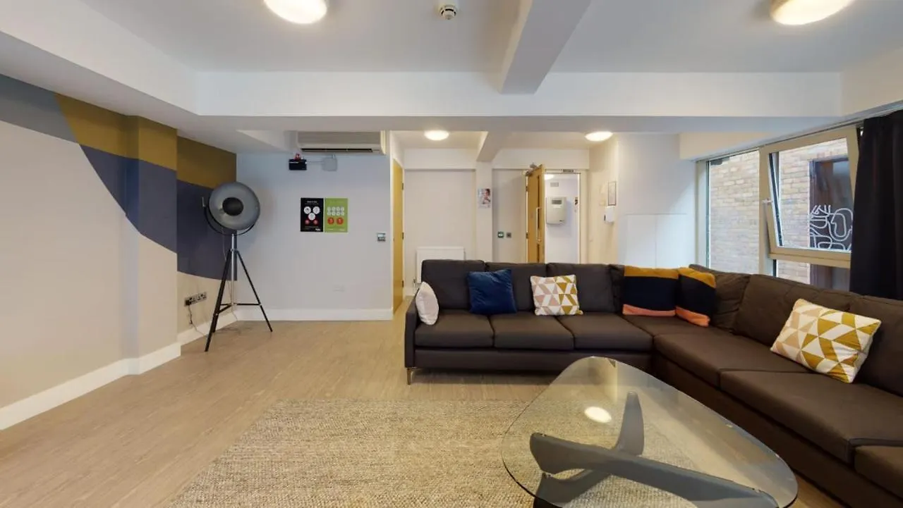 Apartment For Students Only Contemporary Studios At Iq Hoxton In London